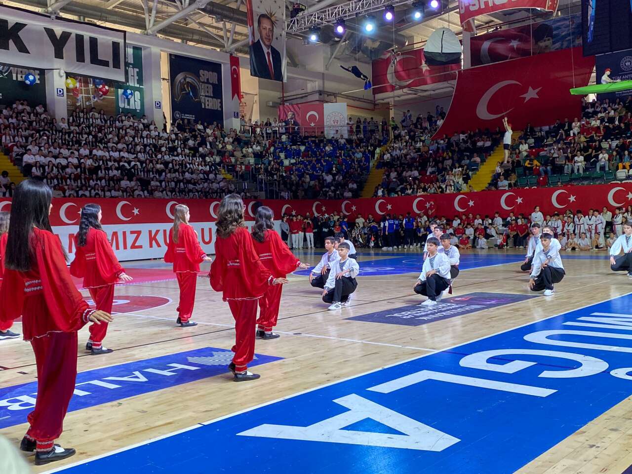 Menteşe’de 19 Mayıs Coşkusu: Gösteriler Büyük Alkış Topladı 4